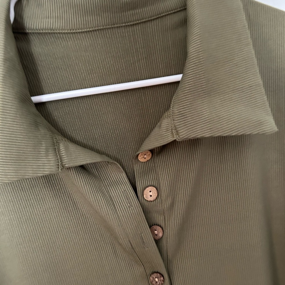Green Textured Button Collar Henley Top - Picture 3 of 5